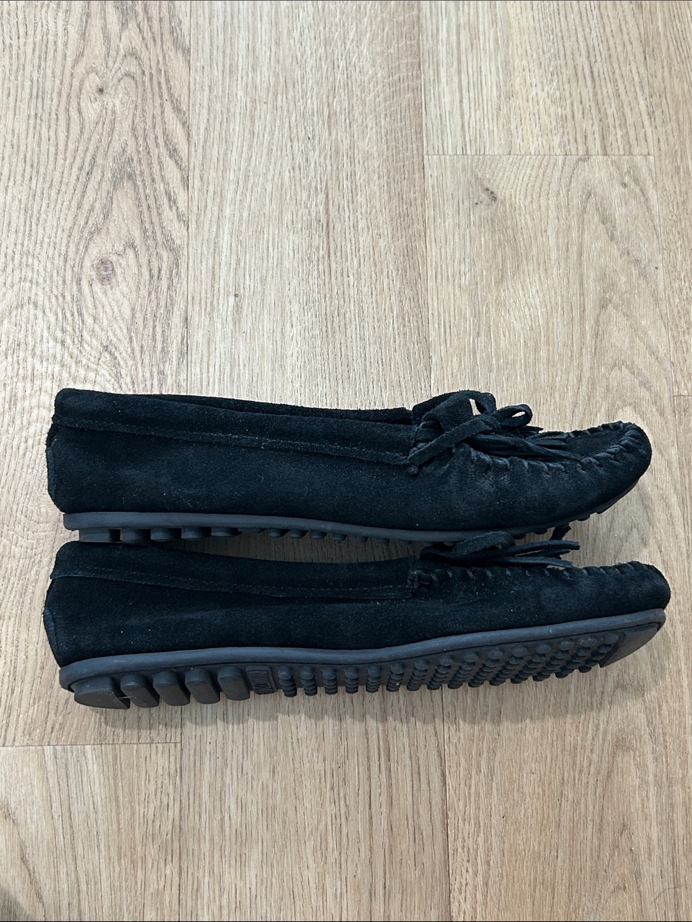 Minnetonka Women’s Black Suede Kilroy Moccasins Size 9.5 EUC - Picture 5 of 8